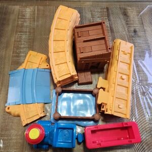 Vintage 1996 Tyco Sesame Street Train Set Tracks Engine Bridge Building Lot